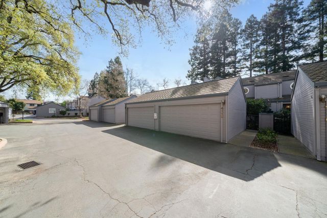 4112 Alex Ln, Carmichael, CA 95608