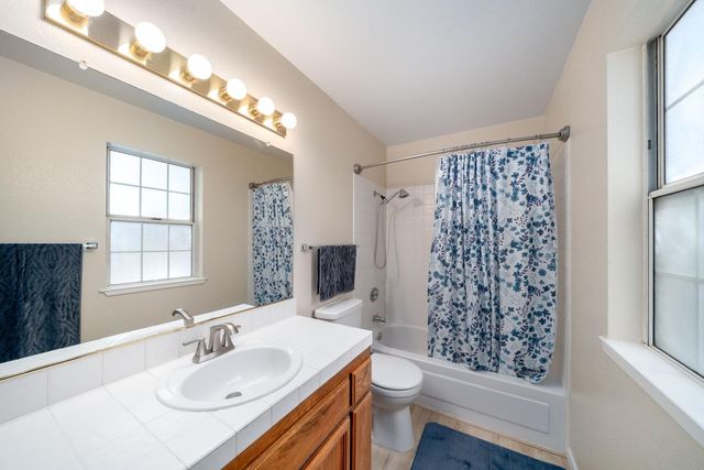 4112 Alex Ln, Carmichael, CA 95608