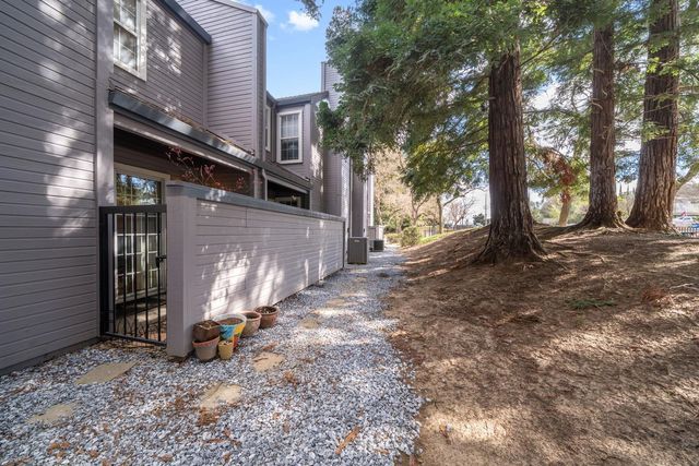 4112 Alex Ln, Carmichael, CA 95608