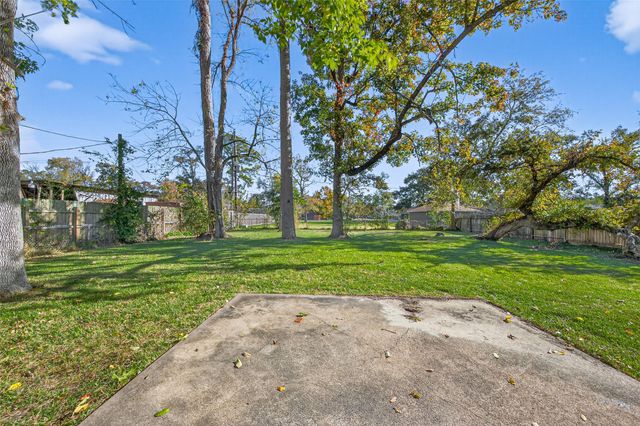 24034 E Lake Houston Parkway, Houston, TX 77336