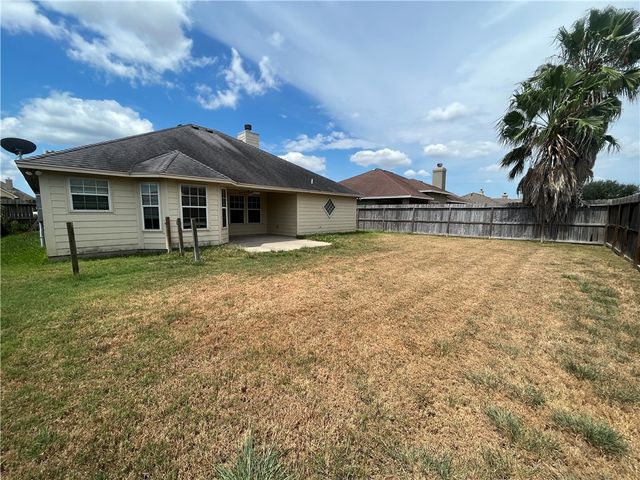 7422 Trail Creek Dr, Corpus Christi, TX 78414