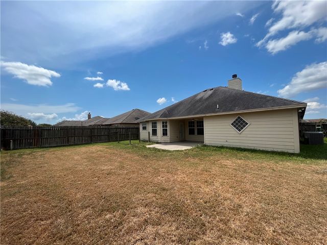 7422 Trail Creek Dr, Corpus Christi, TX 78414