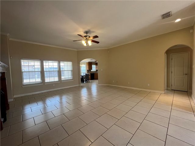7422 Trail Creek Dr, Corpus Christi, TX 78414