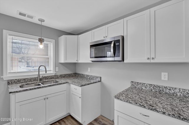 5305 Pyrus Ln, Louisville, KY 40258