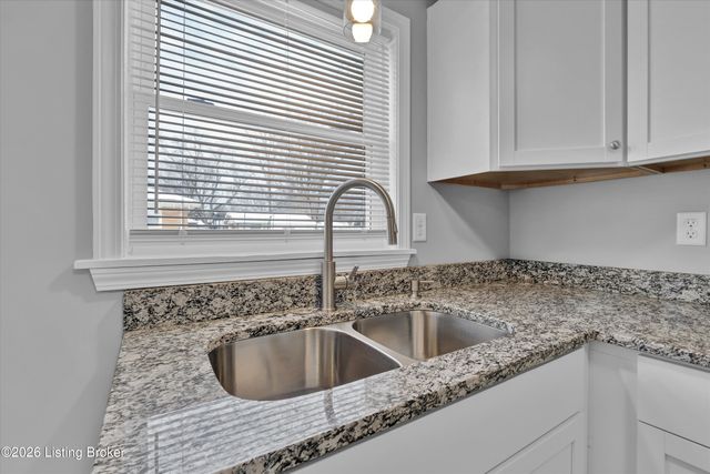 5305 Pyrus Ln, Louisville, KY 40258