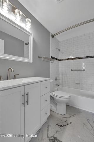 5305 Pyrus Ln, Louisville, KY 40258