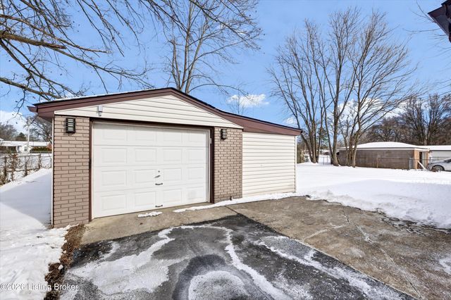 5305 Pyrus Ln, Louisville, KY 40258