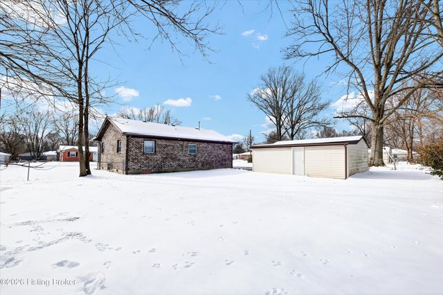 5305 Pyrus Ln, Louisville, KY 40258