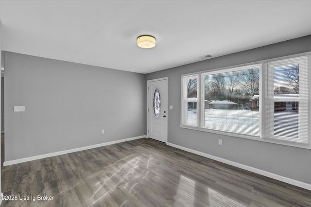 5305 Pyrus Ln, Louisville, KY 40258