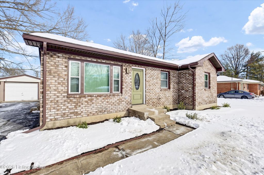 5305 Pyrus Ln, Louisville, KY 40258