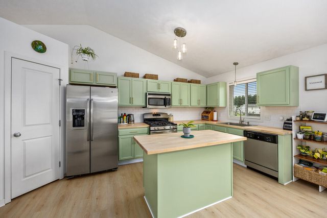 514 Clear Wood Drive Se, City Of Kentwood, MI 49548
