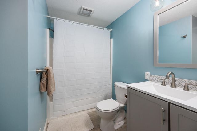 514 Clear Wood Drive Se, City Of Kentwood, MI 49548