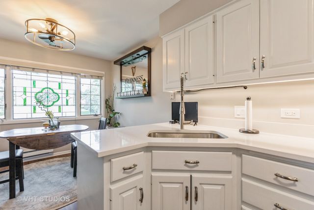 7930 W Lakeview Court 2A, Palos Heights, IL 60463