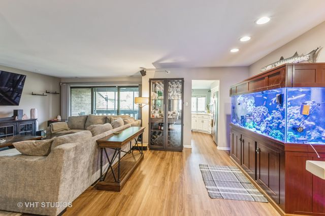 7930 W Lakeview Court 2A, Palos Heights, IL 60463