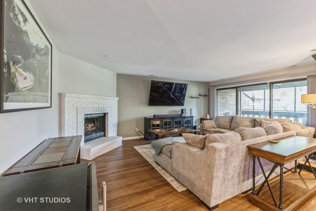 7930 W Lakeview Court 2A, Palos Heights, IL 60463