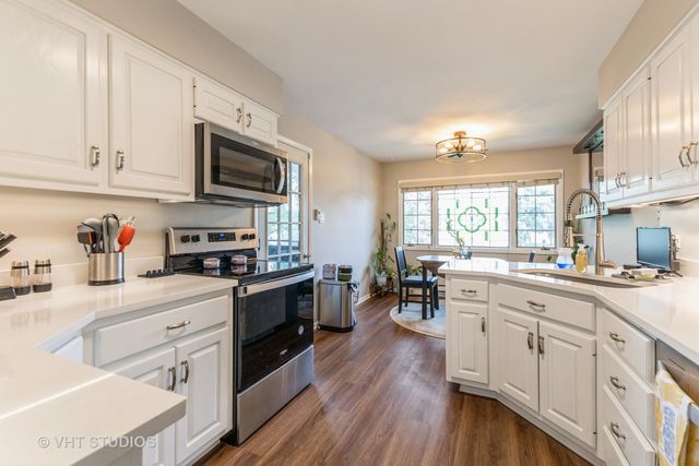 7930 W Lakeview Court 2A, Palos Heights, IL 60463