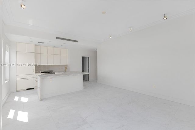 2421 Lake Pancoast Drive 7A, Miami Beach, FL 33140