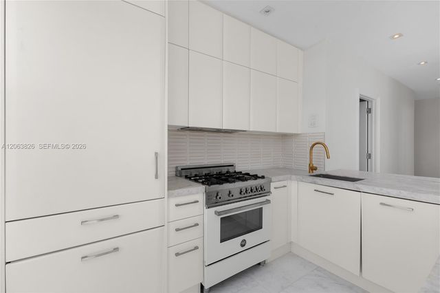 2421 Lake Pancoast Drive 7A, Miami Beach, FL 33140