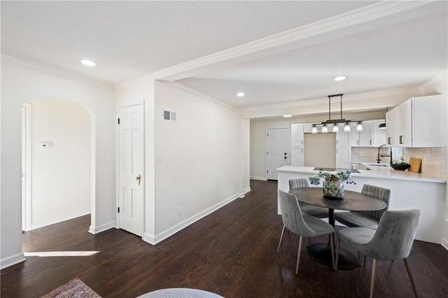 5401 W 58th Street, Roeland Park, KS 66205