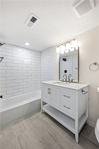 5401 W 58th Street, Roeland Park, KS 66205