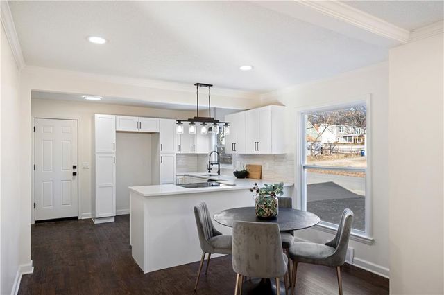 5401 W 58th Street, Roeland Park, KS 66205