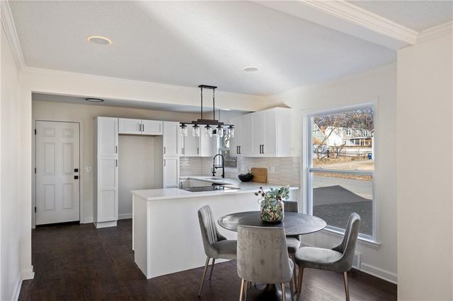 5401 W 58th Street, Roeland Park, KS 66205