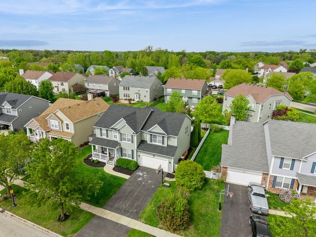 1013 Club Lake Drive, Antioch, IL 60002