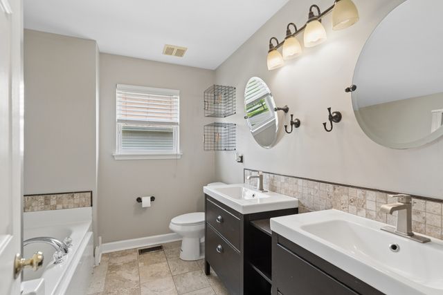 1013 Club Lake Drive, Antioch, IL 60002