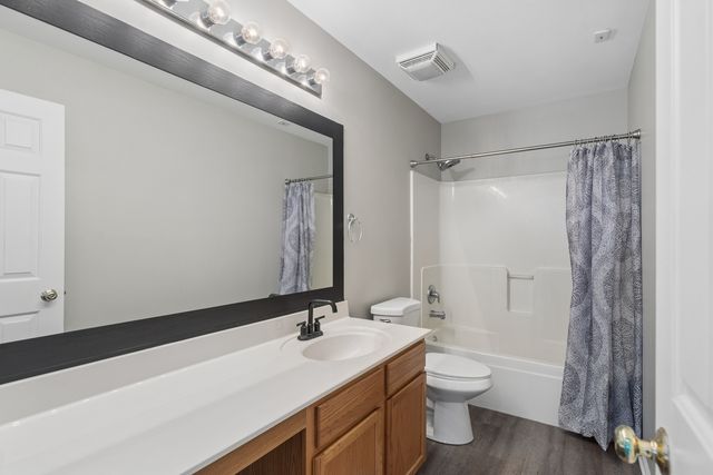 1013 Club Lake Drive, Antioch, IL 60002