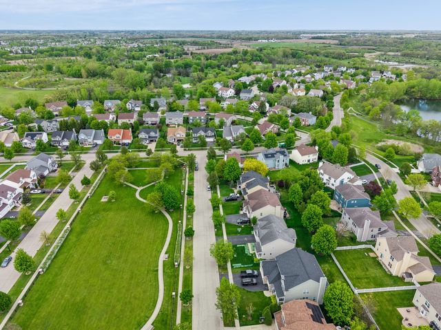 1013 Club Lake Drive, Antioch, IL 60002