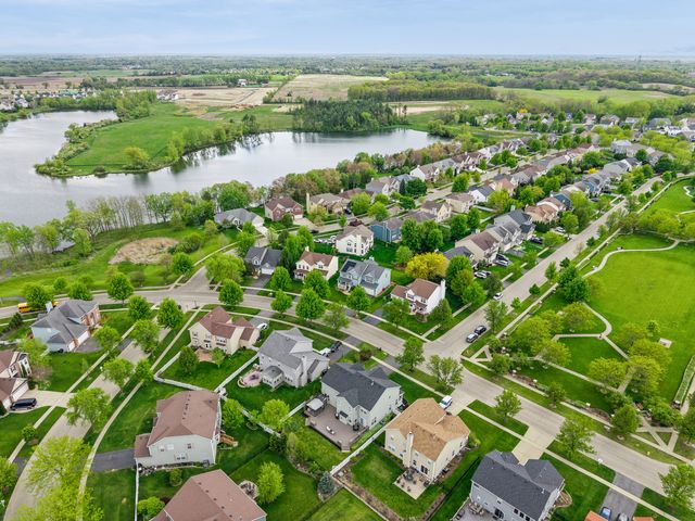 1013 Club Lake Drive, Antioch, IL 60002