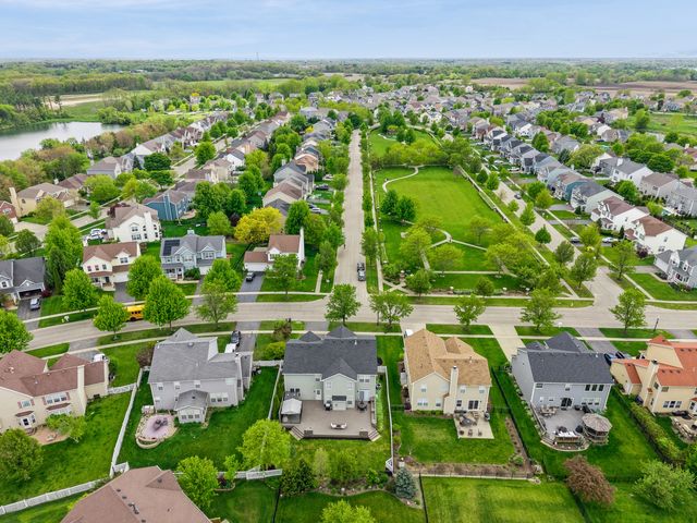 1013 Club Lake Drive, Antioch, IL 60002