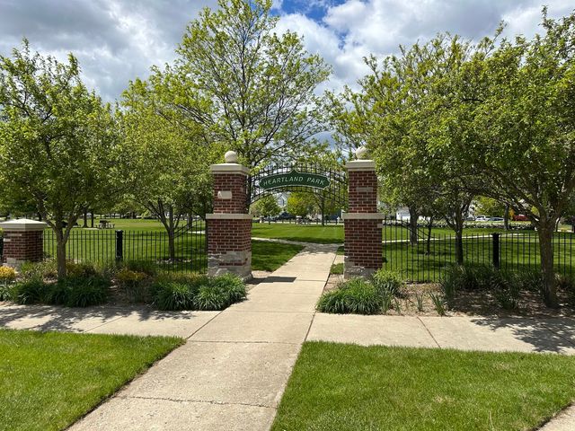 1013 Club Lake Drive, Antioch, IL 60002