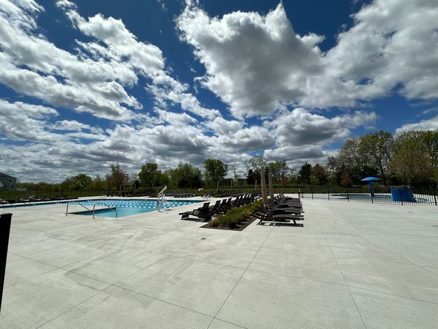 1013 Club Lake Drive, Antioch, IL 60002