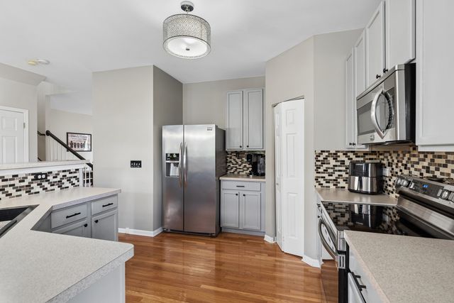 1013 Club Lake Drive, Antioch, IL 60002