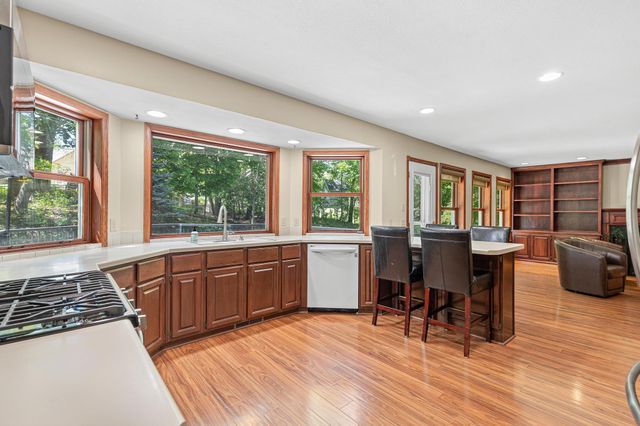 669 Windtree Knolls, Eagan, MN 55123