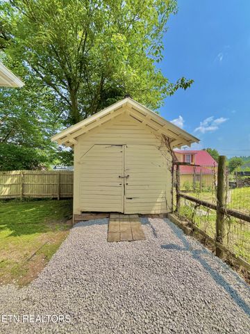 607 Church St, Loudon, TN 37774