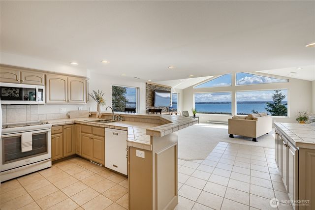 8024 Chinook Way, Blaine, WA 98230