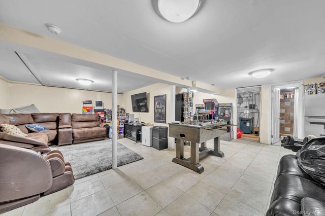 296 Heathcote Road, Lindenhurst, NY 11757