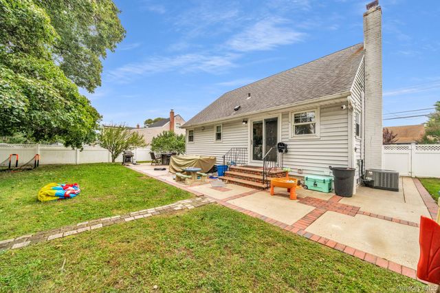 296 Heathcote Road, Lindenhurst, NY 11757