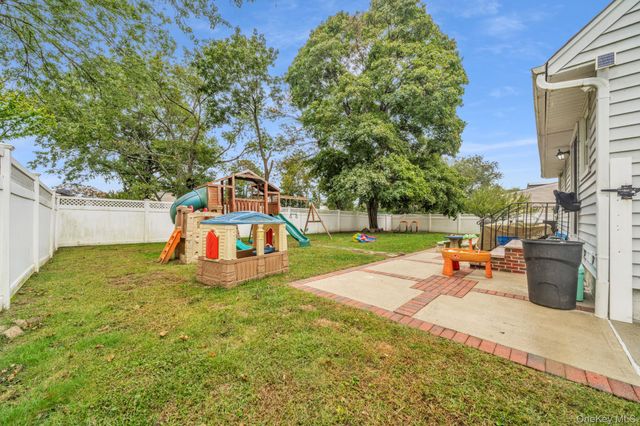 296 Heathcote Road, Lindenhurst, NY 11757