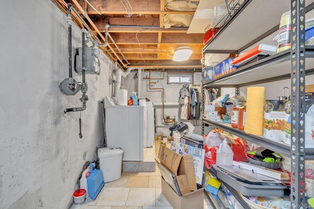 296 Heathcote Road, Lindenhurst, NY 11757