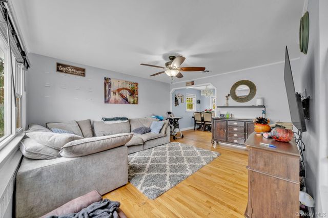 296 Heathcote Road, Lindenhurst, NY 11757