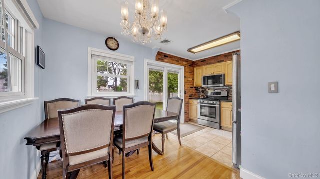 296 Heathcote Road, Lindenhurst, NY 11757