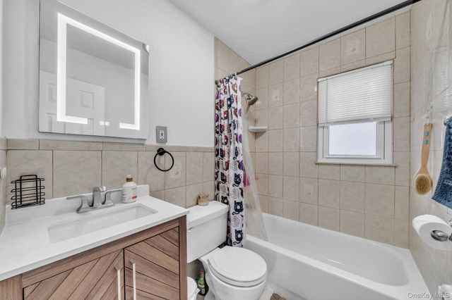 296 Heathcote Road, Lindenhurst, NY 11757