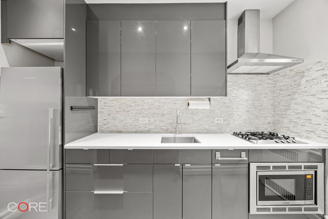 3516 85th St Apt 3C, New York City, NY 11372