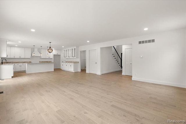 8774 Speedway Drive, Shelby Twp, MI 48317