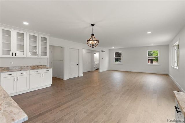 8774 Speedway Drive, Shelby Twp, MI 48317