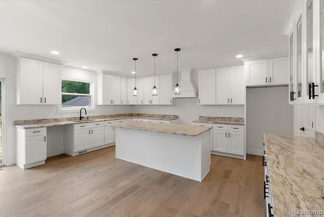 8774 Speedway Drive, Shelby Twp, MI 48317