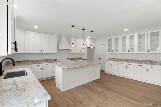 8774 Speedway Drive, Shelby Twp, MI 48317